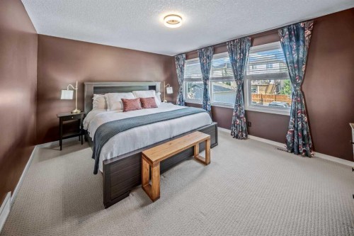 53 Heritage Drive, Cochrane, AB - Indoor Photo Showing Bedroom