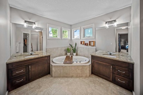 53 Heritage Drive, Cochrane, AB - Indoor Photo Showing Bathroom