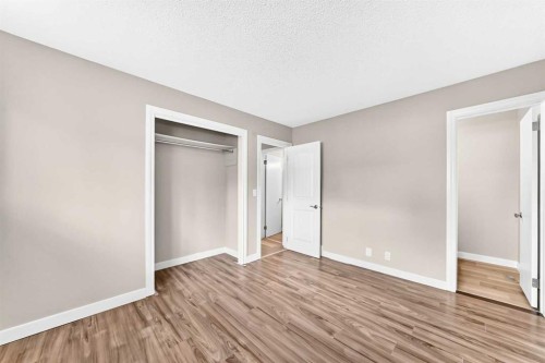 114 Midcrest Crescent Se, Calgary, AB 