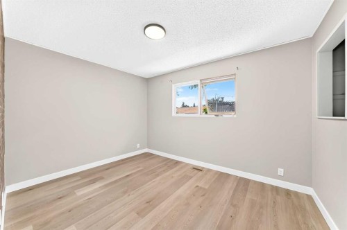 114 Midcrest Crescent Se, Calgary, AB 