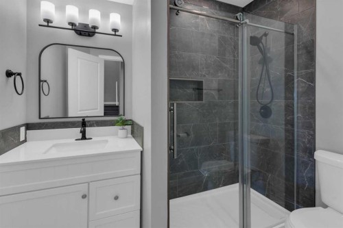 311 Sunrise View, Cochrane, AB - Indoor Photo Showing Bathroom