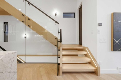 1216 8 Avenue Se, Calgary, AB - Indoor Photo Showing Other Room