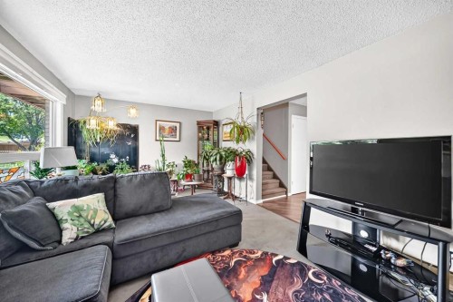 1926 28 Avenue Sw, Calgary, AB - Indoor Photo Showing Living Room