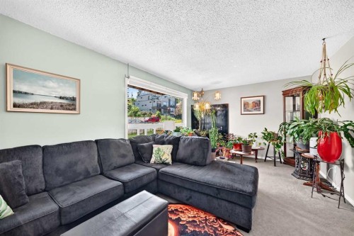 1926 28 Avenue Sw, Calgary, AB - Indoor Photo Showing Living Room