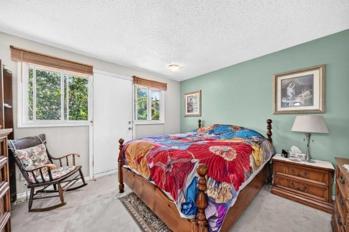 1926 28 Avenue Sw, Calgary, AB - Indoor Photo Showing Bedroom