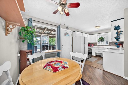 1926 28 Avenue Sw, Calgary, AB - Indoor Photo Showing Dining Room
