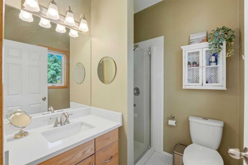 39 West Terrace Crescent, Cochrane, AB - Indoor Photo Showing Bathroom