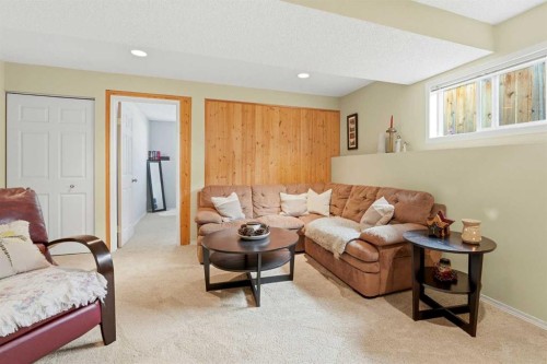 39 West Terrace Crescent, Cochrane, AB - Indoor Photo Showing Living Room