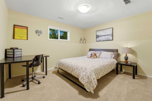 39 West Terrace Crescent, Cochrane, AB - Indoor Photo Showing Bedroom