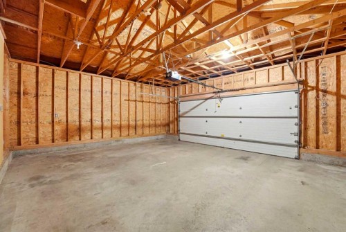 39 West Terrace Crescent, Cochrane, AB - Indoor Photo Showing Garage