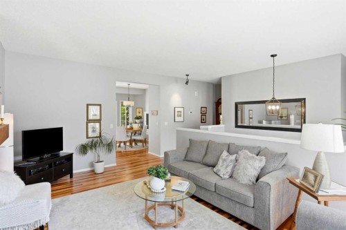 39 West Terrace Crescent, Cochrane, AB - Indoor Photo Showing Living Room