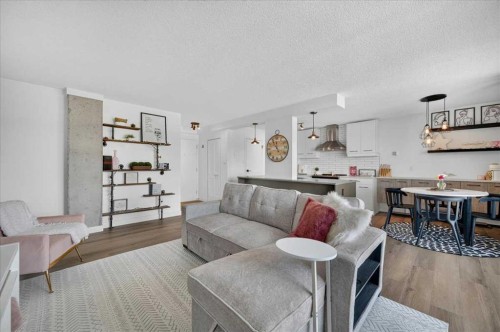 902-1330 15 Avenue Sw, Calgary, AB - Indoor Photo Showing Living Room