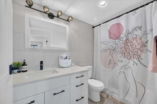 902-1330 15 Avenue Sw, Calgary, AB - Indoor Photo Showing Bathroom