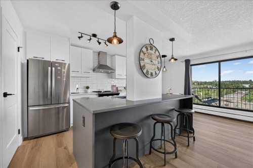 902-1330 15 Avenue Sw, Calgary, AB - Indoor Photo Showing Kitchen With Stainless Steel Kitchen With Upgraded Kitchen