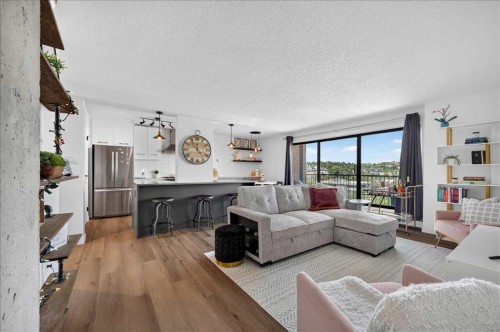 902-1330 15 Avenue Sw, Calgary, AB - Indoor Photo Showing Living Room