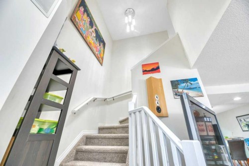 175 Prestwick Villas Se, Calgary, AB - Indoor Photo Showing Other Room