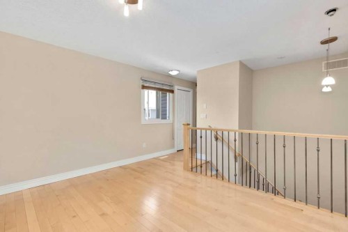 252-66 Glamis Green Sw, Calgary, AB - Indoor Photo Showing Other Room