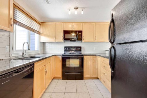 252-66 Glamis Green Sw, Calgary, AB - Indoor Photo Showing Kitchen With Double Sink