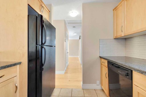 252-66 Glamis Green Sw, Calgary, AB - Indoor Photo Showing Kitchen