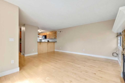 252-66 Glamis Green Sw, Calgary, AB - Indoor Photo Showing Other Room