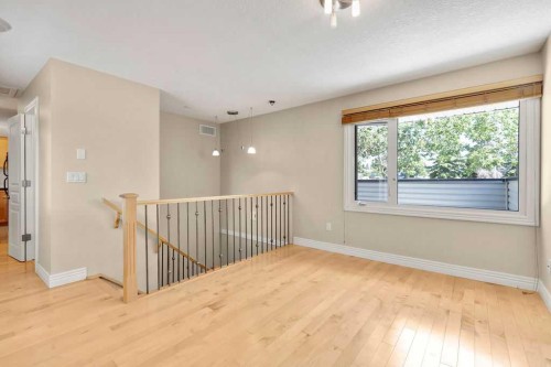252-66 Glamis Green Sw, Calgary, AB - Indoor Photo Showing Other Room