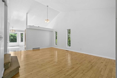 88 Sandringham Close Nw, Calgary, AB - Indoor Photo Showing Other Room
