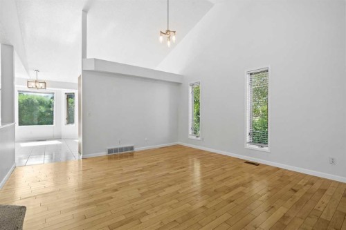 88 Sandringham Close Nw, Calgary, AB - Indoor Photo Showing Other Room