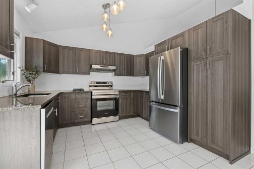 88 Sandringham Close Nw, Calgary, AB - Indoor Photo Showing Kitchen