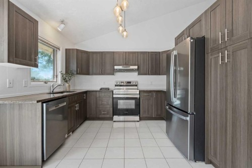 88 Sandringham Close Nw, Calgary, AB - Indoor Photo Showing Kitchen