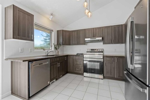 88 Sandringham Close Nw, Calgary, AB - Indoor Photo Showing Kitchen