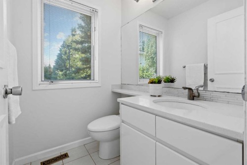 88 Sandringham Close Nw, Calgary, AB - Indoor Photo Showing Bathroom