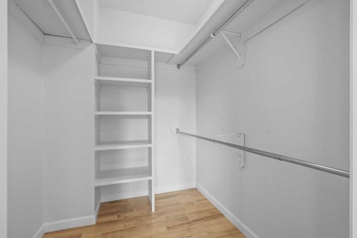 88 Sandringham Close Nw, Calgary, AB - Indoor With Storage