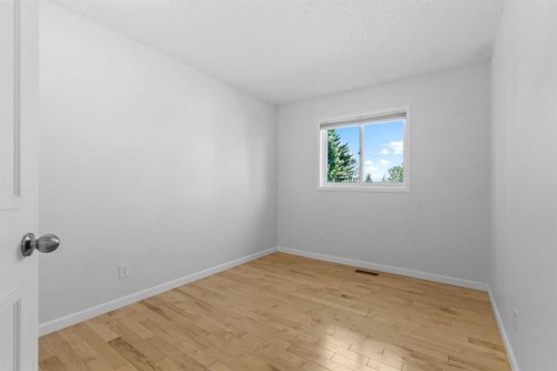 88 Sandringham Close Nw, Calgary, AB - Indoor Photo Showing Other Room