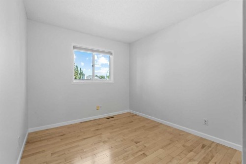 88 Sandringham Close Nw, Calgary, AB - Indoor Photo Showing Other Room