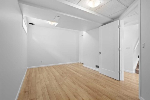 88 Sandringham Close Nw, Calgary, AB - Indoor Photo Showing Other Room