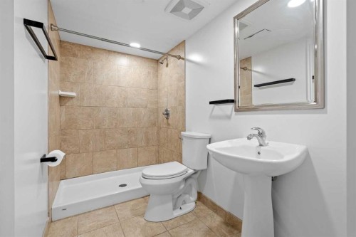 88 Sandringham Close Nw, Calgary, AB - Indoor Photo Showing Bathroom