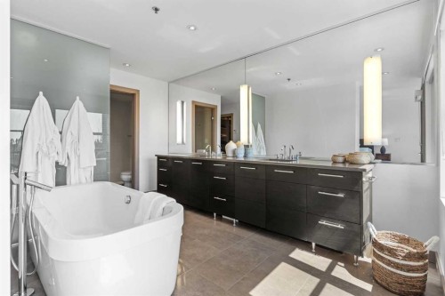 610 Aspen Meadows Hill Sw, Calgary, AB - Indoor Photo Showing Bathroom