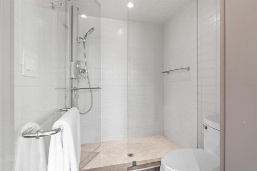 610 Aspen Meadows Hill Sw, Calgary, AB - Indoor Photo Showing Bathroom