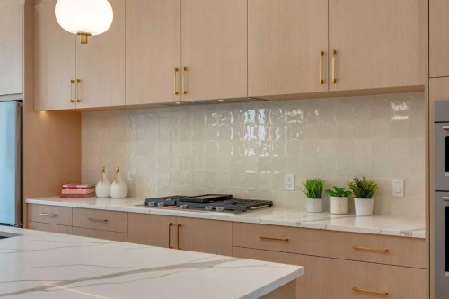 2136 5 Avenue Nw, Calgary, AB - Indoor Photo Showing Kitchen