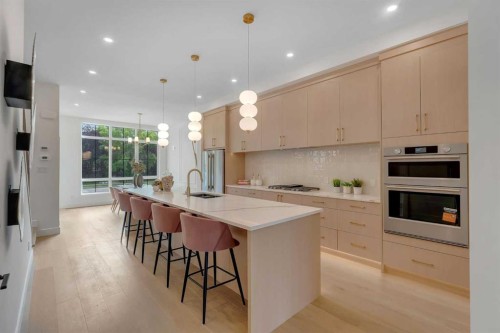 2136 5 Avenue Nw, Calgary, AB - Indoor Photo Showing Kitchen With Upgraded Kitchen