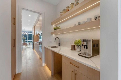 2136 5 Avenue Nw, Calgary, AB - Indoor Photo Showing Kitchen