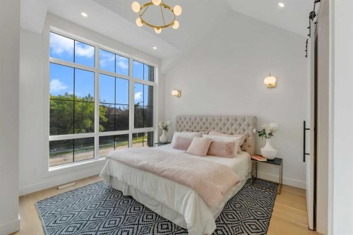 2136 5 Avenue Nw, Calgary, AB - Indoor Photo Showing Bedroom
