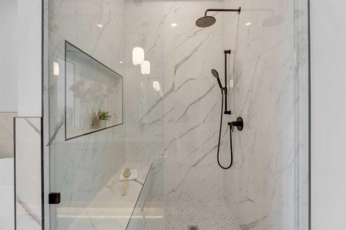 2136 5 Avenue Nw, Calgary, AB - Indoor Photo Showing Bathroom