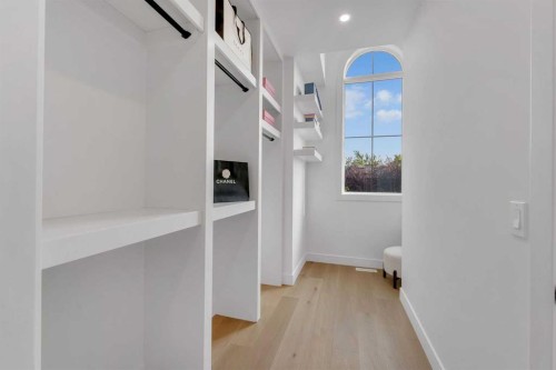2136 5 Avenue Nw, Calgary, AB - Indoor Photo Showing Other Room