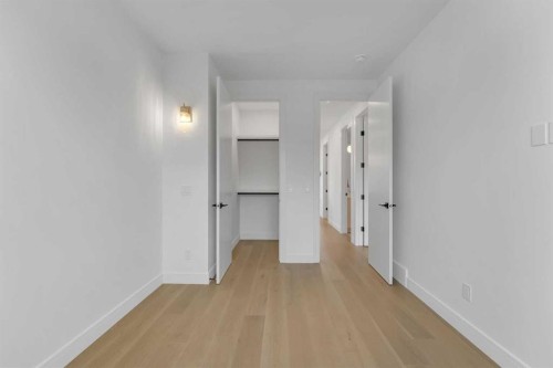 2136 5 Avenue Nw, Calgary, AB - Indoor Photo Showing Other Room