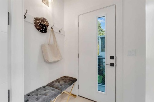 2136 5 Avenue Nw, Calgary, AB - Indoor