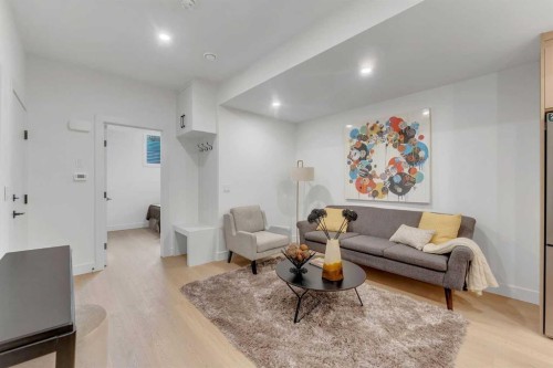 2136 5 Avenue Nw, Calgary, AB - Indoor