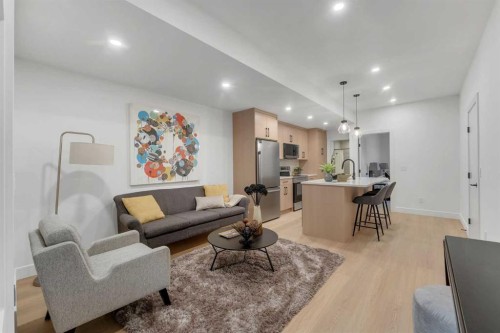 2136 5 Avenue Nw, Calgary, AB - Indoor Photo Showing Living Room