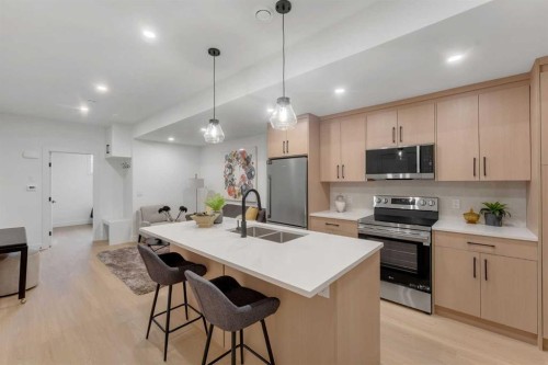 2136 5 Avenue Nw, Calgary, AB - Indoor Photo Showing Kitchen With Double Sink With Upgraded Kitchen