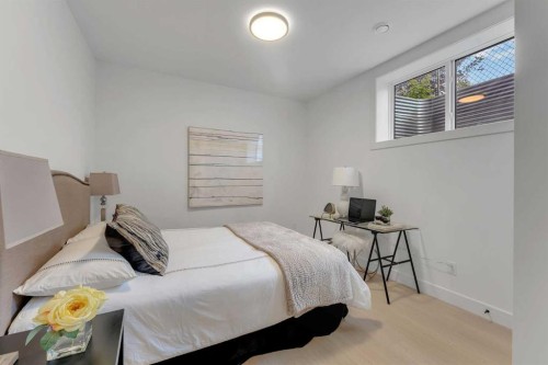 2136 5 Avenue Nw, Calgary, AB - Indoor Photo Showing Bedroom